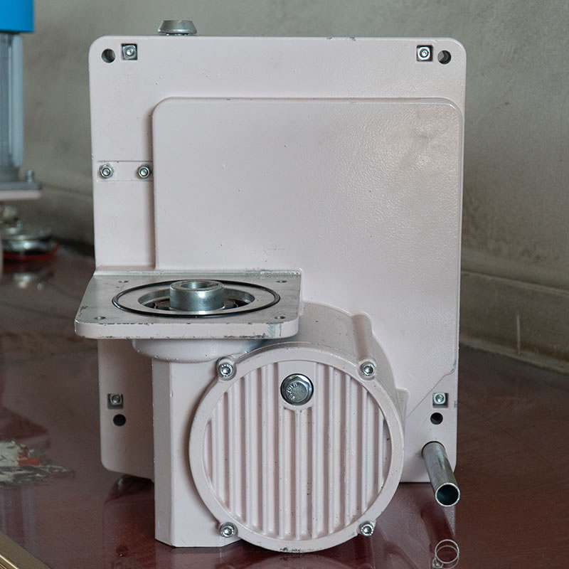 Крепление двигателя тягового подъемника