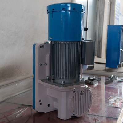 Интегрированный тяговый подъемник для установки лифта