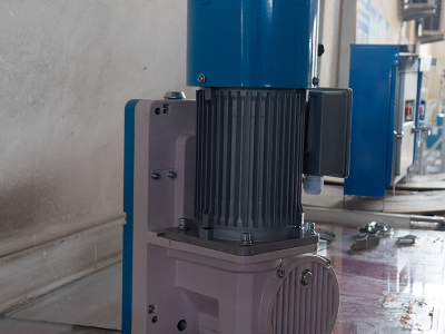 Электрический тяговый подъемный двигатель